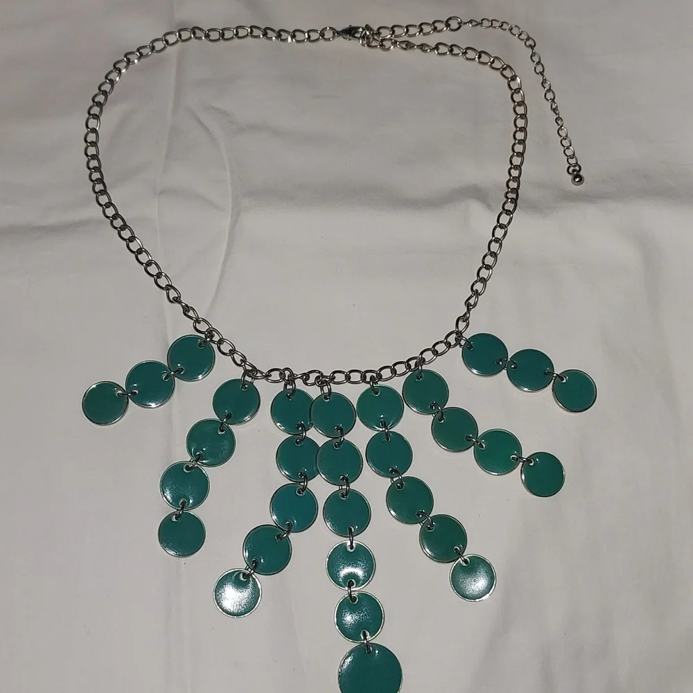 Beautiful teal green necklace - Picture 2 of 2